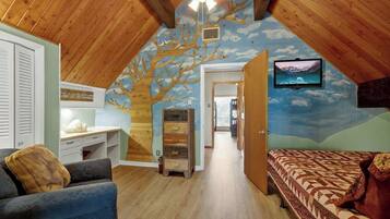 3 bedrooms, desk, iron/ironing board, travel cot