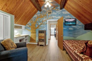 3 bedrooms, desk, iron/ironing board, travel crib