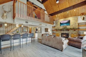 Smart TV, fireplace, ping pong, books