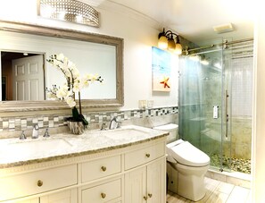 Dusche, Haartrockner, Bidet, Handtücher