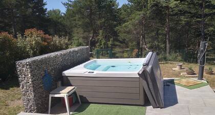 Tourtour, Maison sur les balcons du Var entre mer et montagne