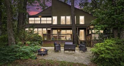 Family-Reunion-Retreat-Small Wedding Space Secluded Woodsy 4 Acre, River bluff