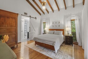 5 bedrooms, iron/ironing board, free WiFi, bed sheets