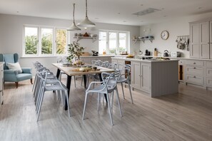 Dining - Treglyn - Constantine Bay - sleeps 10 guests in 4 bedrooms (Padstow)