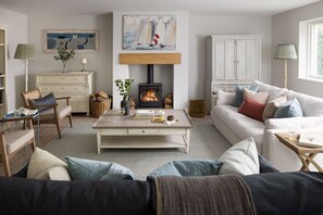 Smart TV, fireplace, stereo - Treglyn - Constantine Bay - sleeps 10 guests in 4 bedrooms (Padstow)