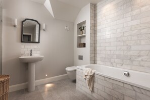 Shower - Treglyn - Constantine Bay - sleeps 10 guests in 4 bedrooms (Padstow)