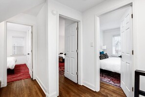 4 bedrooms, desk, iron/ironing board, WiFi - Mid-Century Modern Design -Bagley Home Sleeps 12 (Detroit)