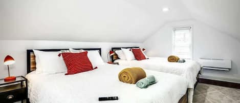 4 habitaciones, tabla de planchar con plancha, wifi y ropa de cama