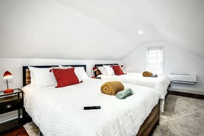 4 bedrooms, iron/ironing board, WiFi, bed sheets