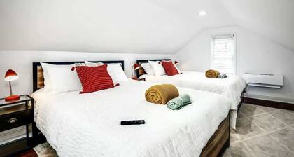 Central 4BR Gem • Sleeps 12 • Driveway Parking