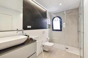 Dusche, Haartrockner, Handtücher