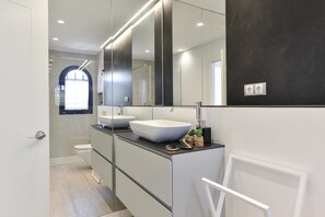 Shower, hair dryer, towels - Meloneras Bahia AA153 by VillaGranCanaria (Maspalomas)