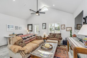 Smart TV - New Listing Downtown @ Casa Pensacola (Pensacola)