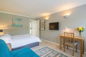 1 bedroom, desk, iron/ironing board, WiFi