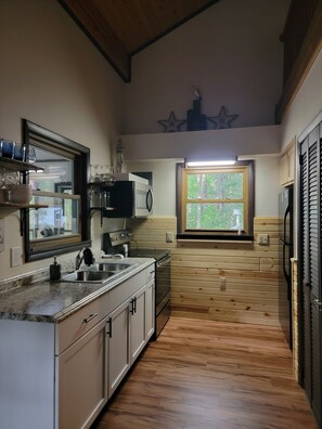 Fridge, microwave, oven, stovetop - Cozy Cabin walking distance to BEAUTIFUL Higgins Lake! (Roscommon)