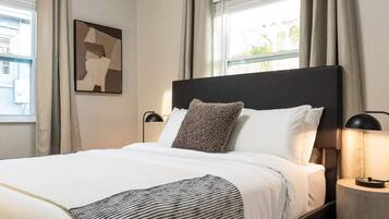 3 dormitorios, escritorio, tabla de planchar con plancha y cuna de viaje