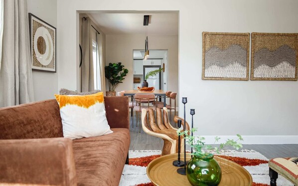 Televisión y oficina 