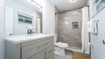 Shower, hair dryer, towels
