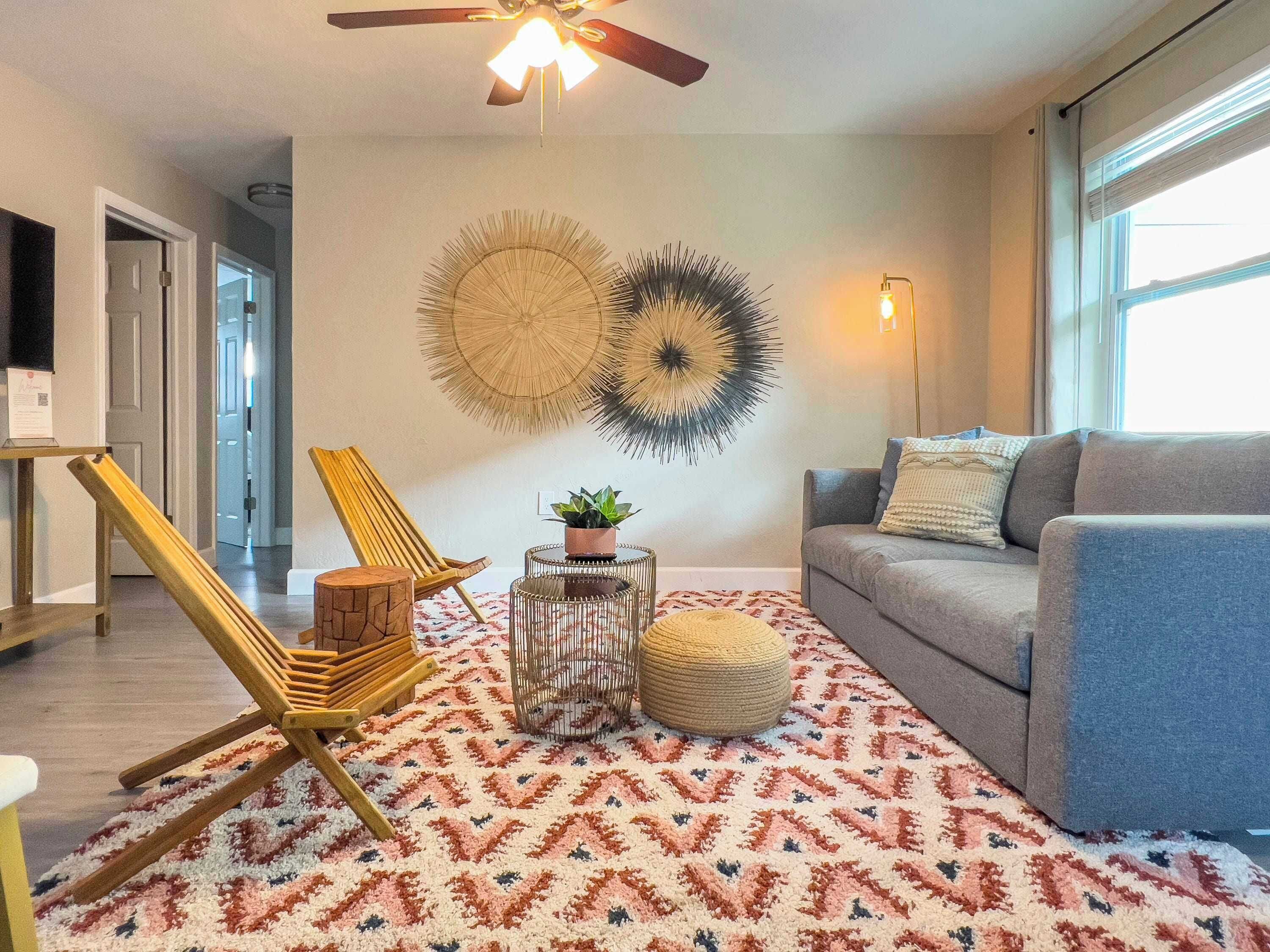 Televisión y oficina 