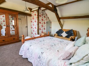 2 bedrooms, individually decorated, individually furnished, free WiFi