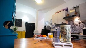 Kaffetrakter/tekoker, kjøleskap, mikrobølgeovn og ovn