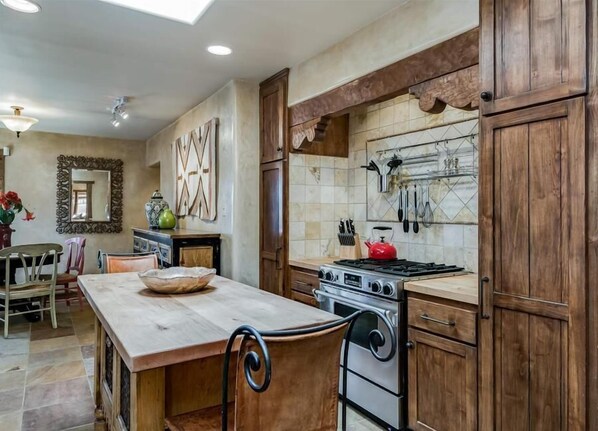 House (5 Bedrooms) | Property amenity