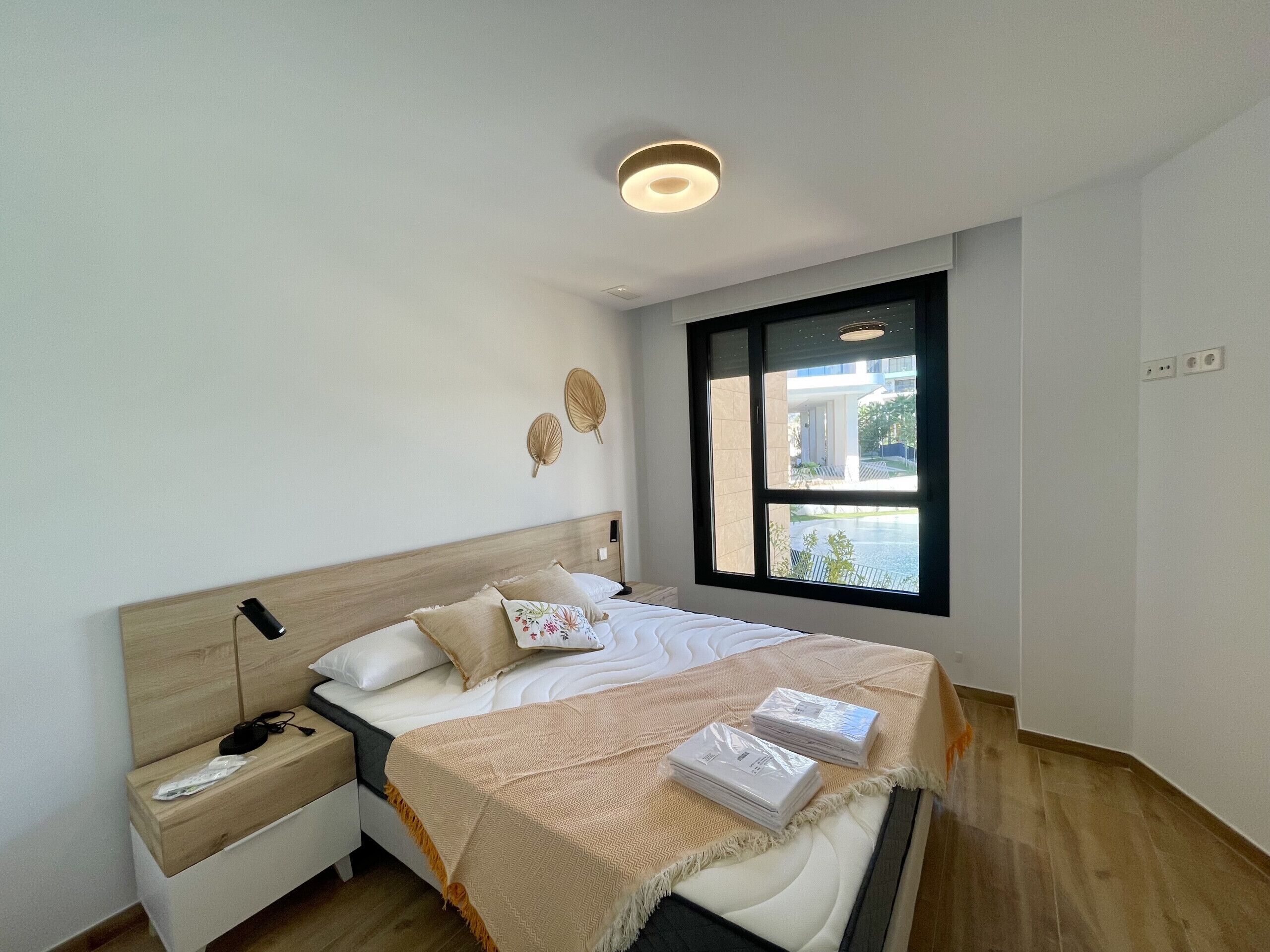 2 bedrooms, iron/ironing board, bed sheets