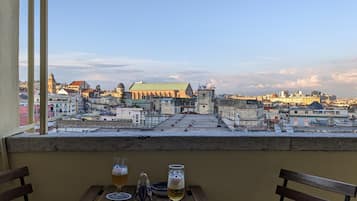 Panoramic-Studio, 1 Queen-Bett, Stadtblick, Turm | Terrasse/Patio