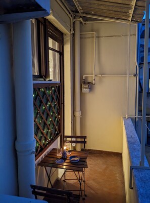 Studio Panoramique, 1 grand lit, vue ville, dans la tour | Terrasse/Patio