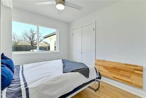 3 habitaciones, escritorio, tabla de planchar con plancha y wifi gratis 