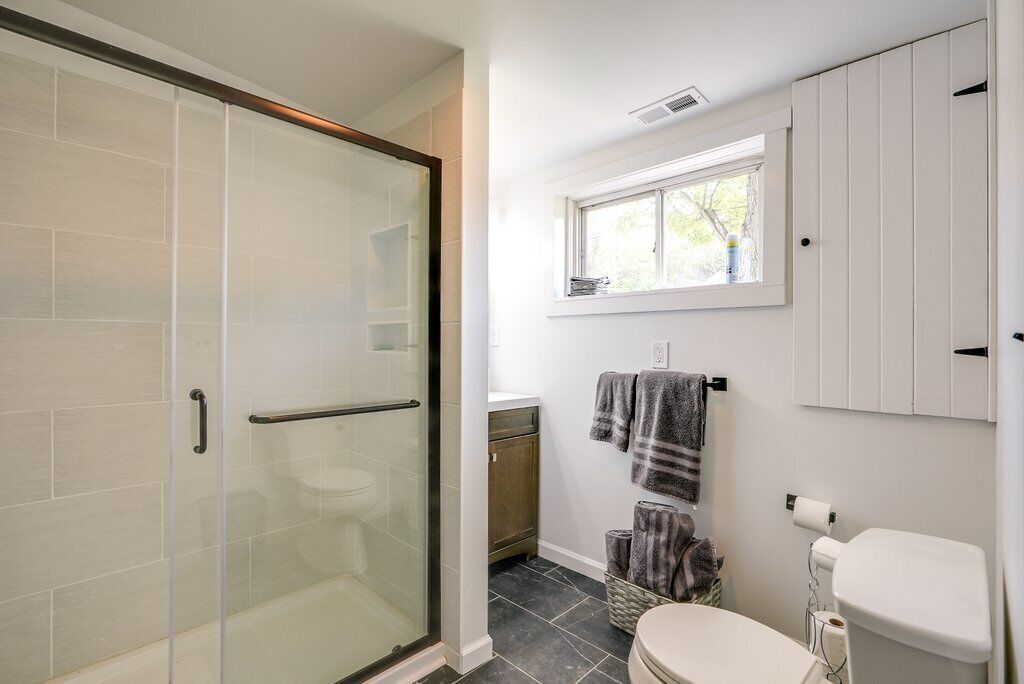 4 Bedroom/2 bath Cozy Lake Milton Getaway with dock.  300 yards to the water!