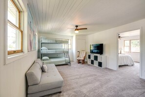 4 Schlafzimmer, Bügeleisen/Bügelbrett, Reisekinderbett, kostenloses WLAN