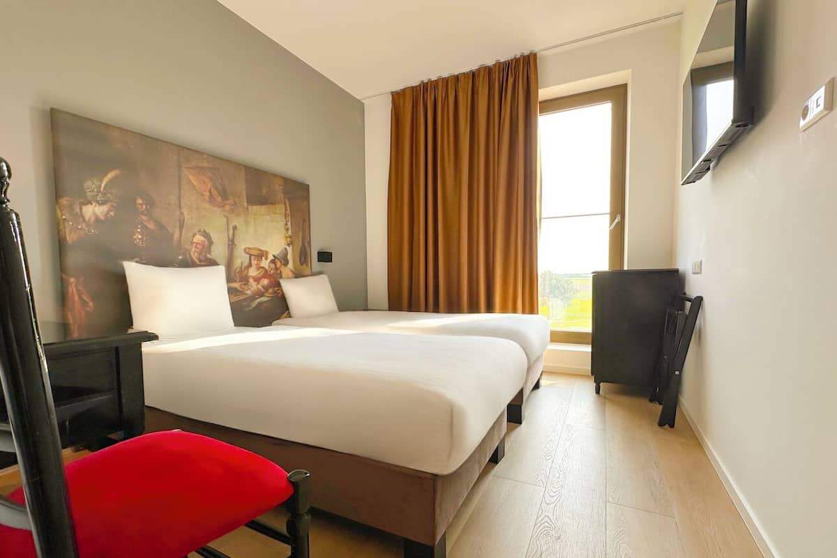 Standaard Twin kamer | Woonruimte | Flatscreentelevisie