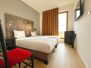 Standaard Twin kamer | Woonruimte | Een flatscreentelevisie