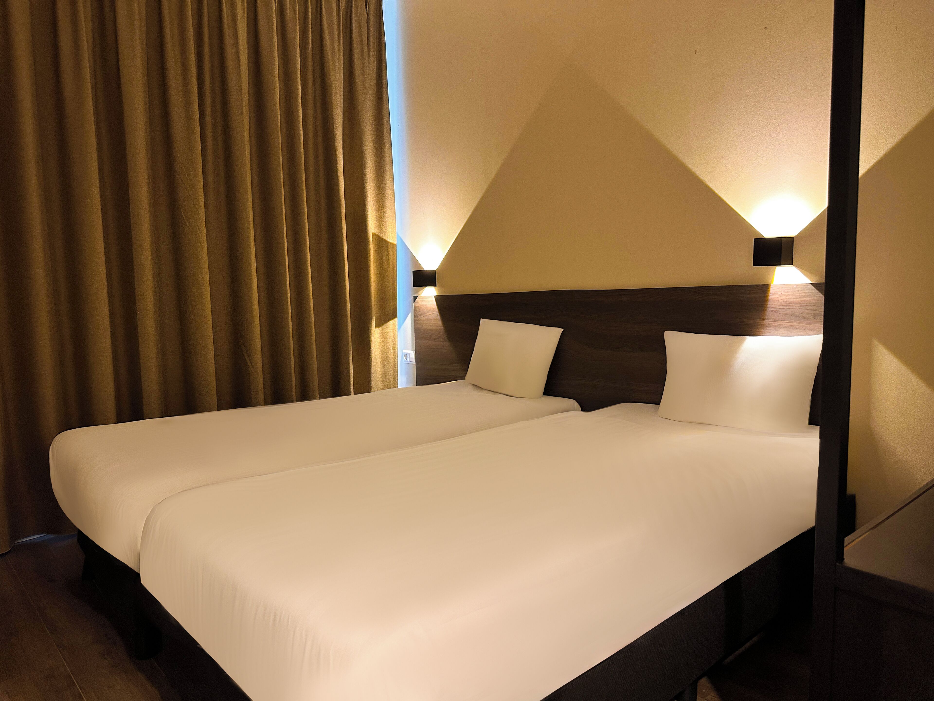 Photo - HOTELUX Amsterdam Airport Hotel
