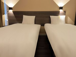 Standard Twin Room - HOTELUX Amsterdam Airport Hotel (Hoofddorp)