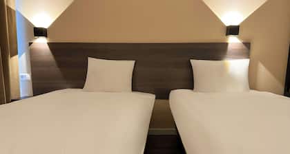 HOTELUX Amsterdam Airport Hotel