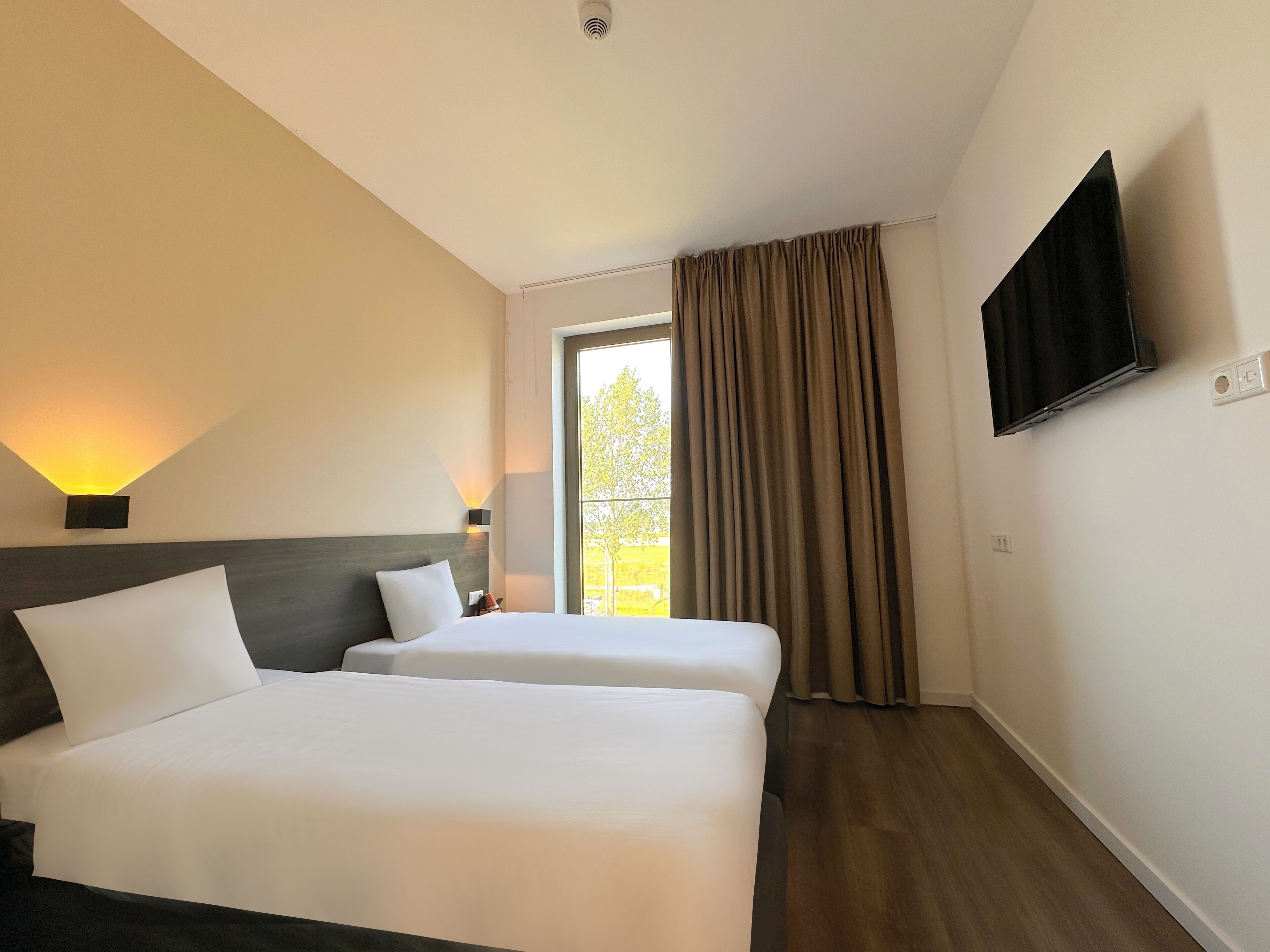 Photo - HOTELUX Amsterdam Airport Hotel