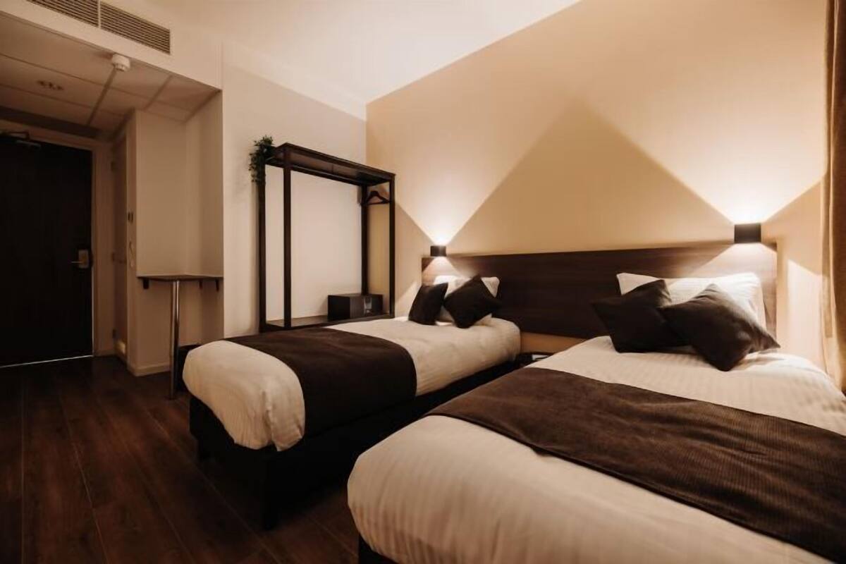 Free WiFi, bed sheets