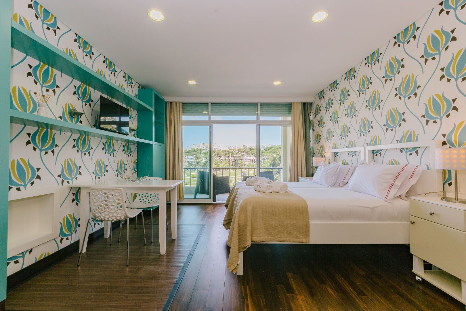 Silitysrauta/-lauta, ilmainen Wi-Fi, vuodevaatteet