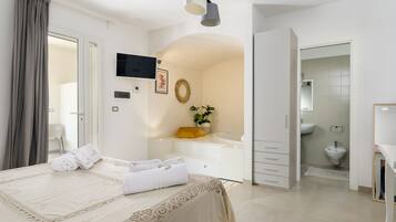 1 slaapkamer, een strijkplank/strijkijzer, reisbedje, gratis wifi