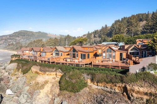 Ocean Front Cabin 15 with Jacuzzi & Sensational Views (Private Beach Owned by White Rock Resort)