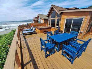 Outdoor dining - Ocean Front Cabin 15 with Jacuzzi & Sensational Views (Private Beach Owned by White Rock Resort) (Smith River)