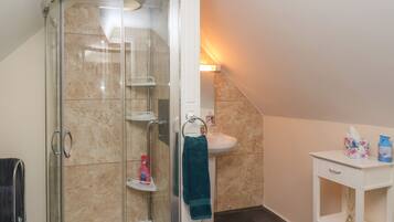 Cottage | Bathroom | Shower