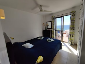 2 chambres, fer et planche Ă repasser, Wi-Fi gratuit, draps fournis