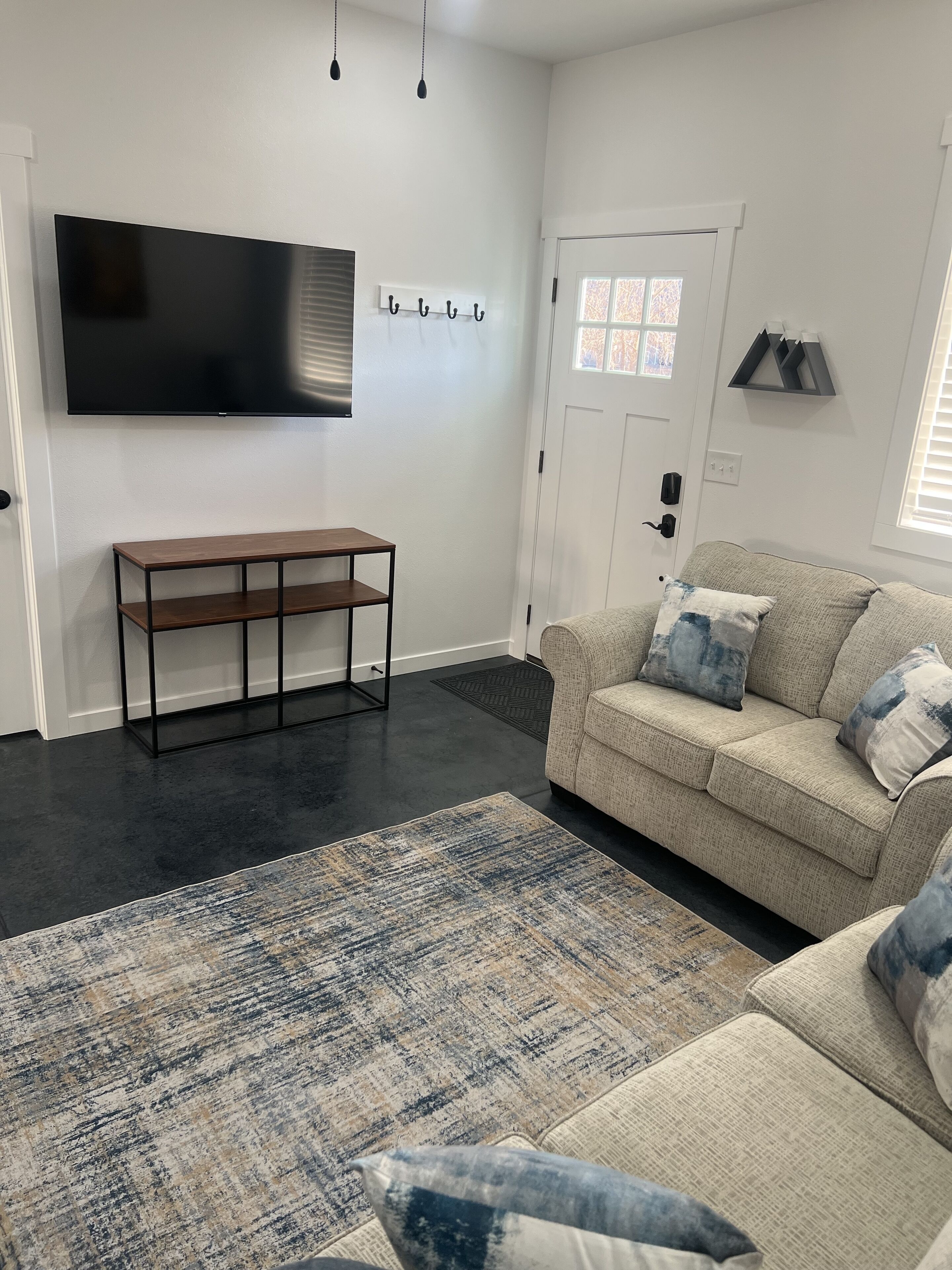 Mountain Oasis Cottage in town