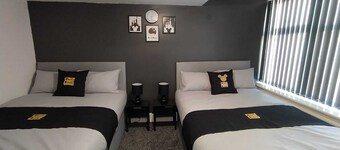 Black Ocean Holiday Apartments
