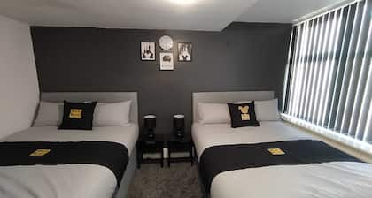 Black Ocean Holiday Apartments