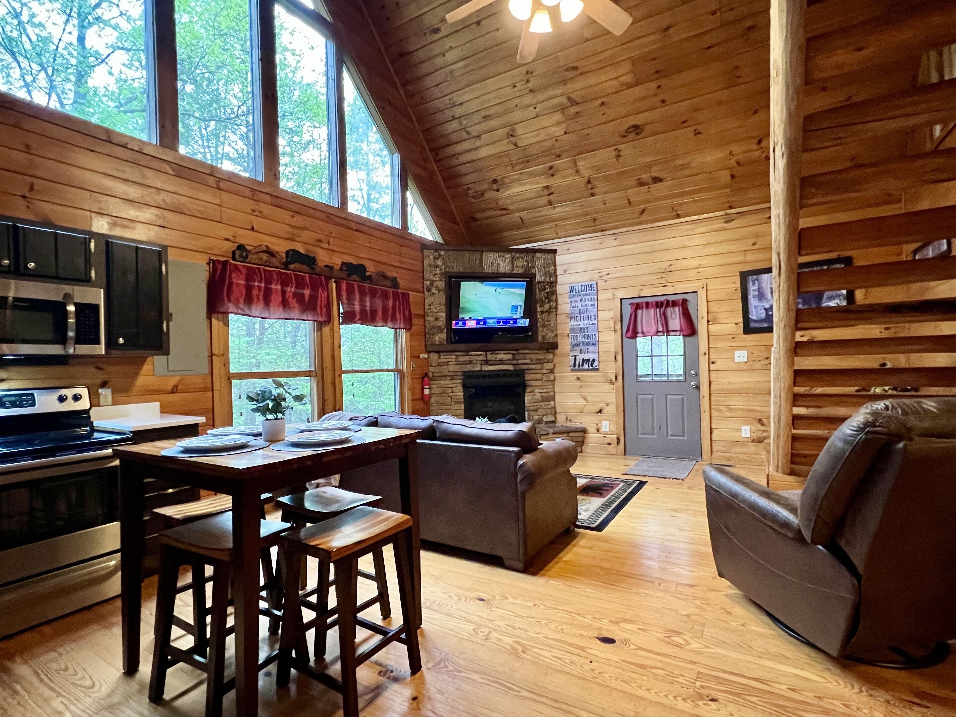 Pet friendly, updated cabin: hot tub, outdoor living, game loft, WiFi: sleeps 5!