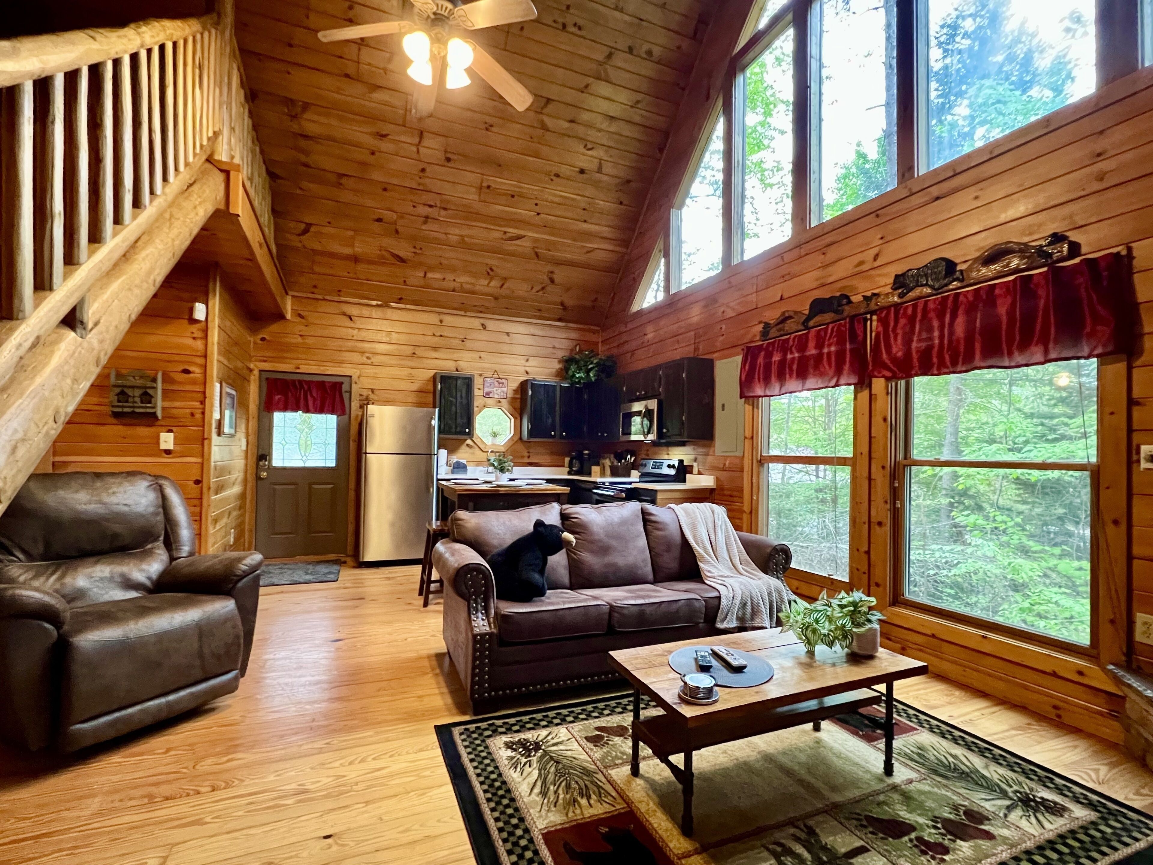 Pet friendly, updated cabin: hot tub, outdoor living, game loft, WiFi: sleeps 5!